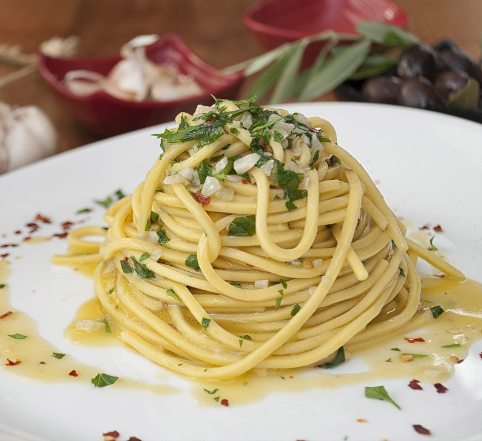 Spaghetti aglio e olio — polední menu S Pizza Baru