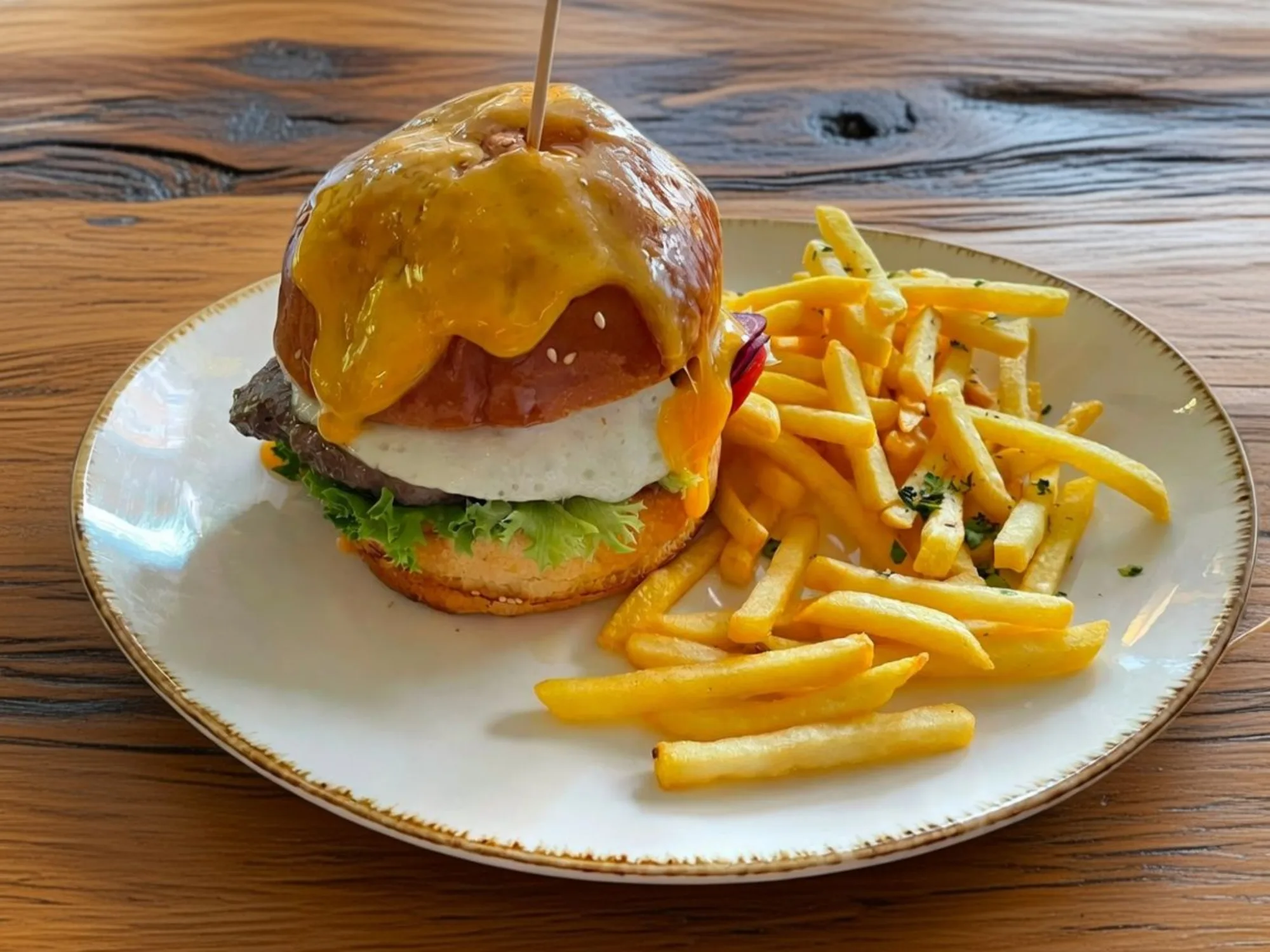 CHEESEBURGER 